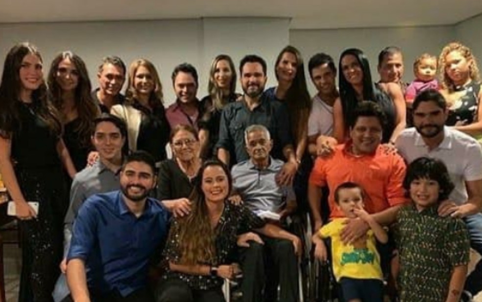 ÚLTIMAS NOTÍCIAS 25 novembro / Leonardo posta foto do pai junto com Seu Francisco e lamenta morte: / Link= G1 todos estados!