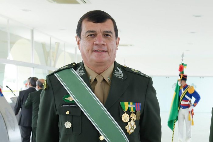 ÚLTIMAS NOTÍCIAS 04 junho / Exército deve ser vetor de estabilidade e de garantia da ordem; incompatibilizou!? / Link= G1 todos estados!